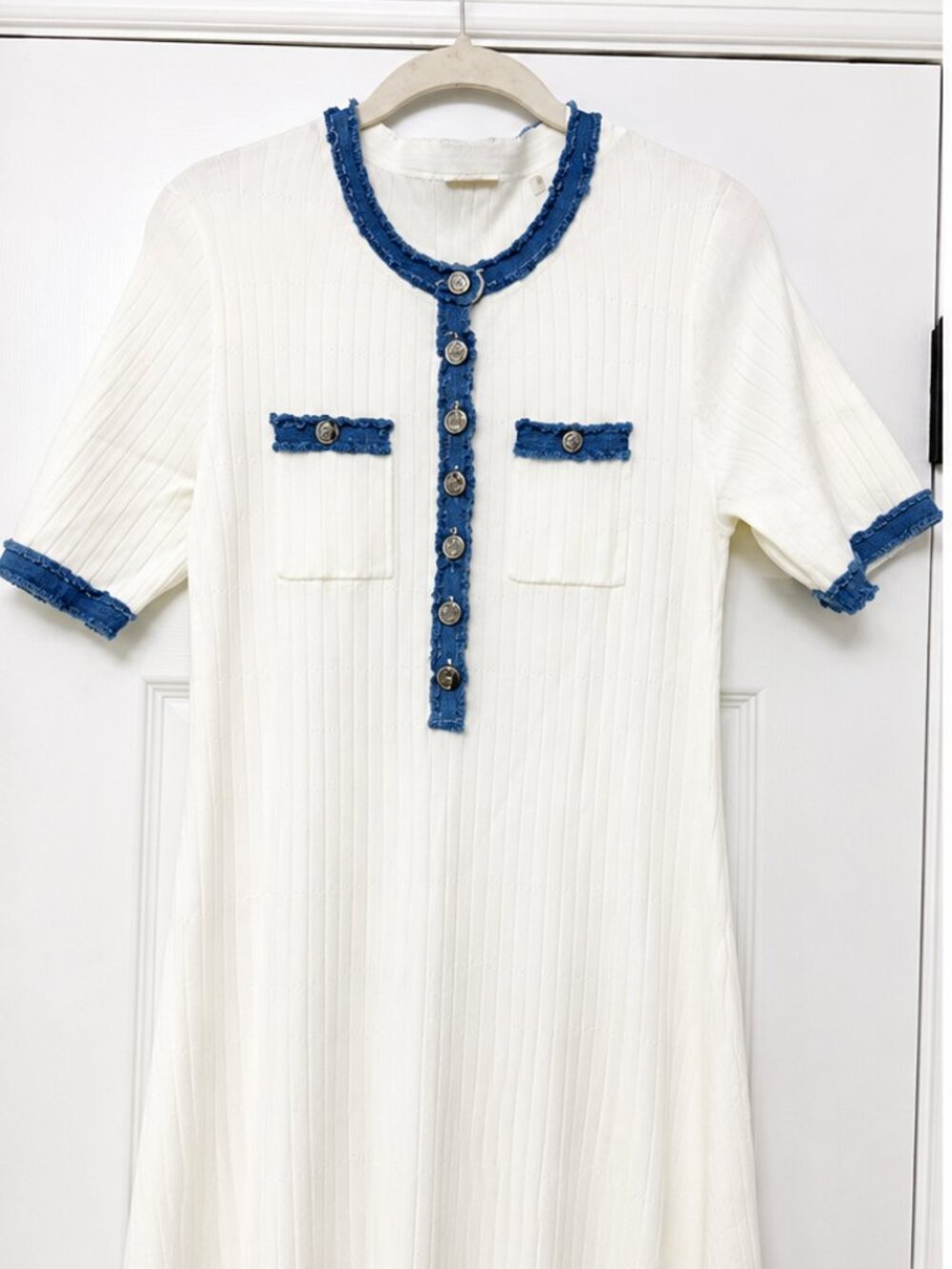 Elie Tahari White Knit Midi Dress Denim Blue Trim Silver Buttons Short Sleeve L - Picture 6 of 12